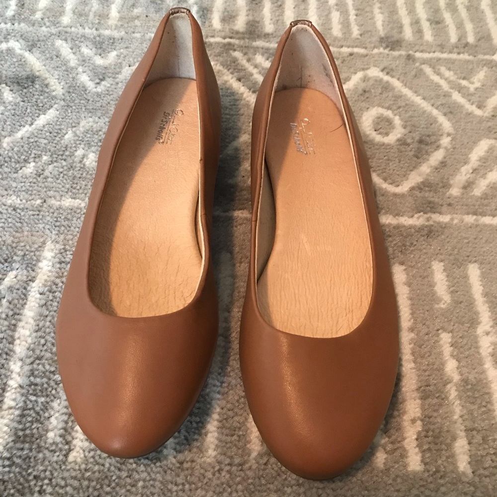 Tan Leather Flats, Size 6